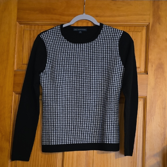 Chic Houndstooth Pattern Sweater - Picture 1 of 8